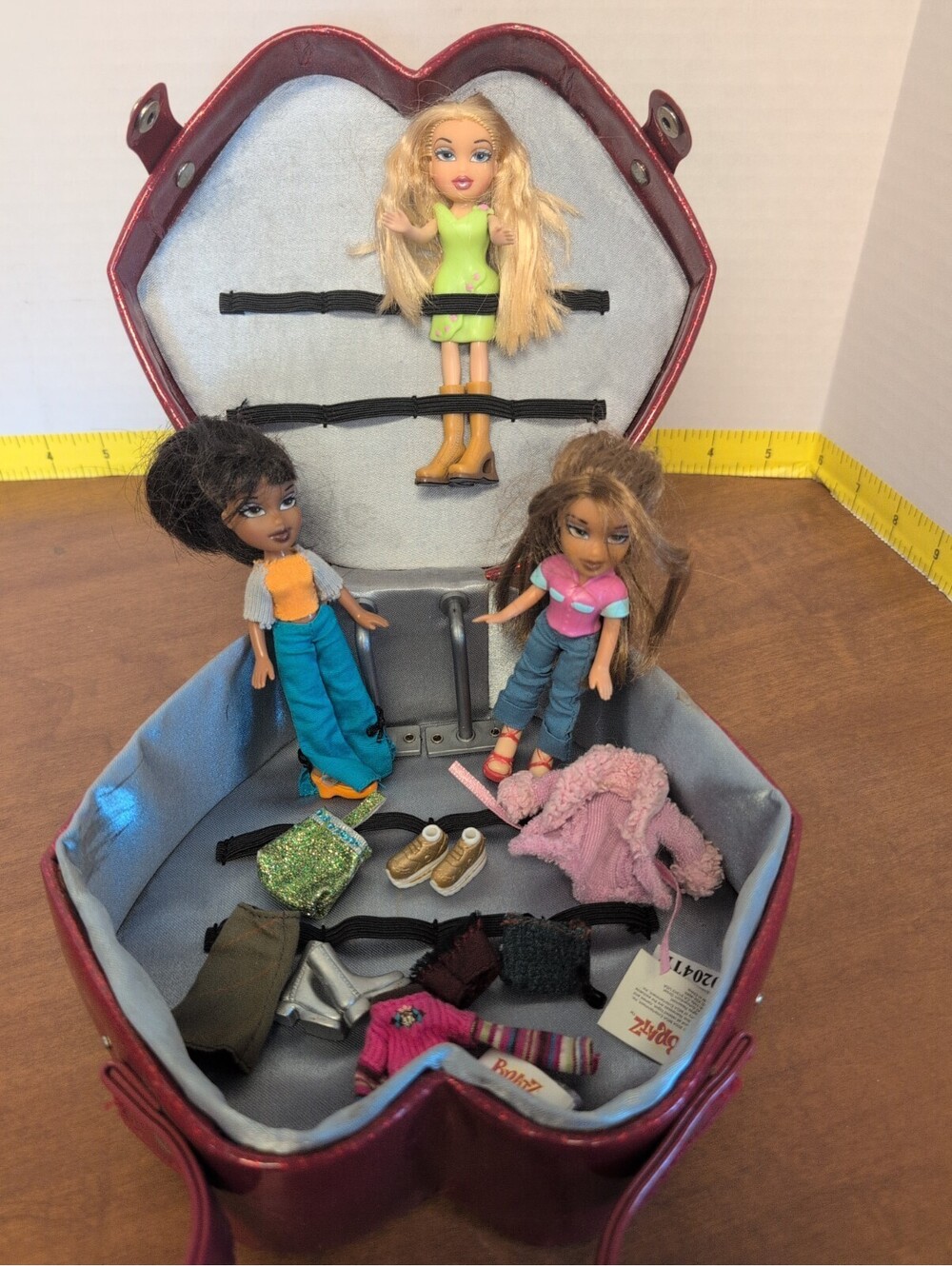 Lot 3 Mini Bratz Dolls + Clothes + Shoes + Accessories + Case